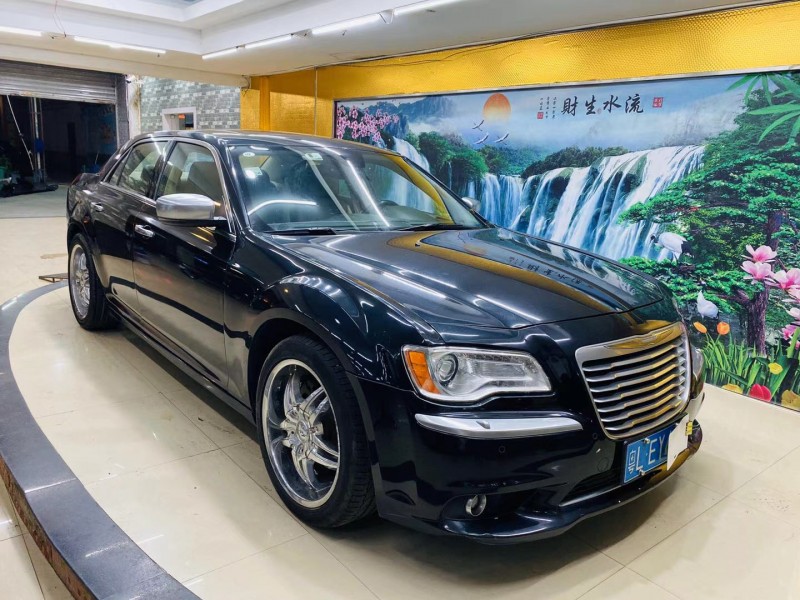 东莞抵押车13年克莱斯勒300c出售