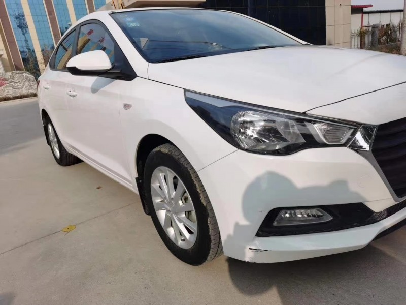 保定抵押车17年现代瑞纳出售